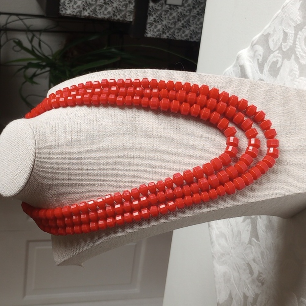 Vintage Hong Kong lipstick Red Faceted Lucite Beaded 20 In 3in Ext Necklace